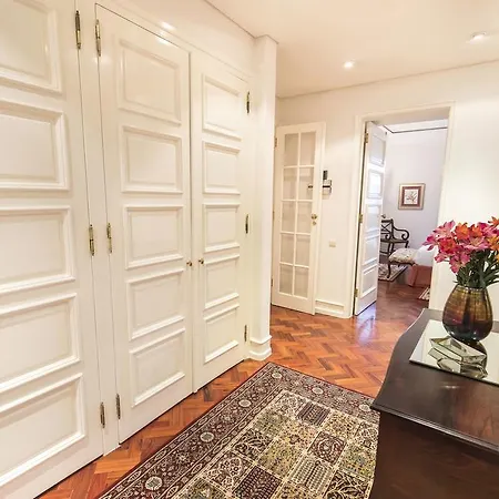 Lovelystay - Campo Pequeno Charming Lizbona
